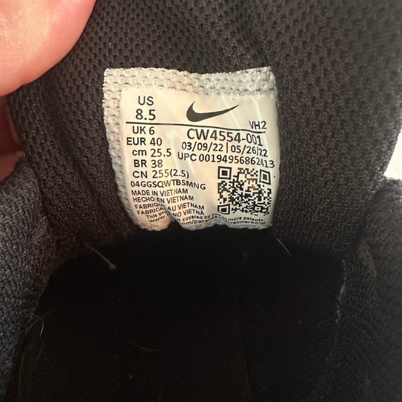 Nike Women’s Black and White Athletic Shoes, size 8.5 - Picture 5 of 8